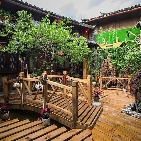 ホテルSecret Garden 麗江市 エクステリア 写真